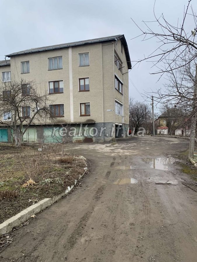 Prodazh_kvartyry_v_malopoverkhovomu_budynku_z_harazhem_iz_prybudynkovoyu_terytoriyeyu_20633_13_1629444940.jpeg