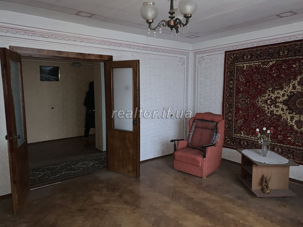 Prodazh_kvartyry_v_malopoverkhovomu_budynku_z_harazhem_iz_prybudynkovoyu_terytoriyeyu_20633_9_1629444939.jpeg
