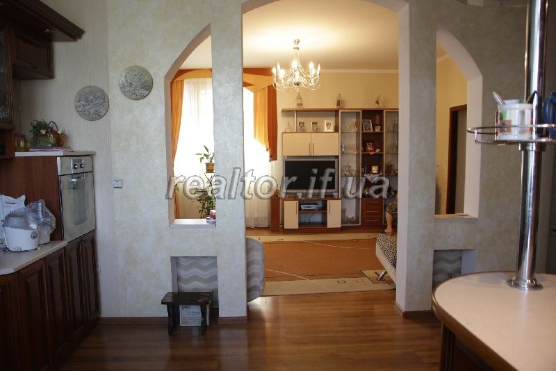 Prodazh_kvartyry_v_napivosobnyaku_z_zemelnoyu_dilyankoyu_9090_3_1442481221.jpg