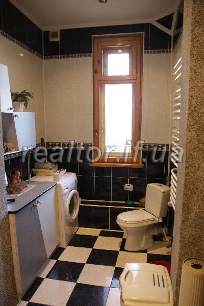 Prodazh_kvartyry_v_napivosobnyaku_z_zemelnoyu_dilyankoyu_v_tsentri_mista_9090_4_1450423318.jpg