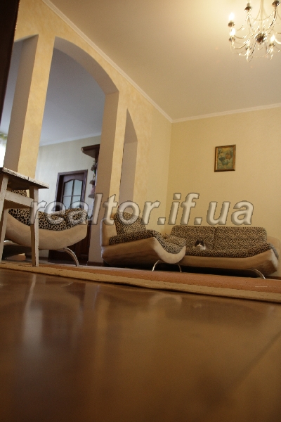 Prodazh_kvartyry_v_napivosobnyaku_z_zemelnoyu_dilyankoyu_v_tsentri_mista_9090_6_1450423319.jpg