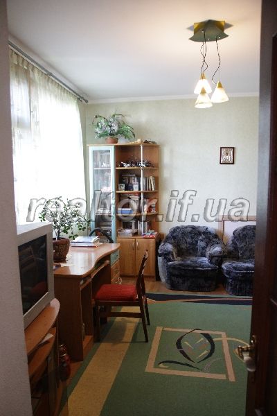 Prodazh_kvartyry_v_napivosobnyaku_z_zemelnoyu_dilyankoyu_v_tsentri_mista_9090_9_1450423320.jpg