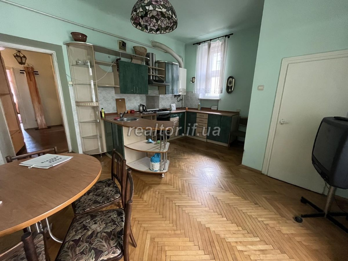 Prodazh_kvartyry_v_polskomu_budynku_v_tsentralnii_chastyni_mista_po_vulytsi_Hryunvaldska_21702_1_1658153243.jpeg