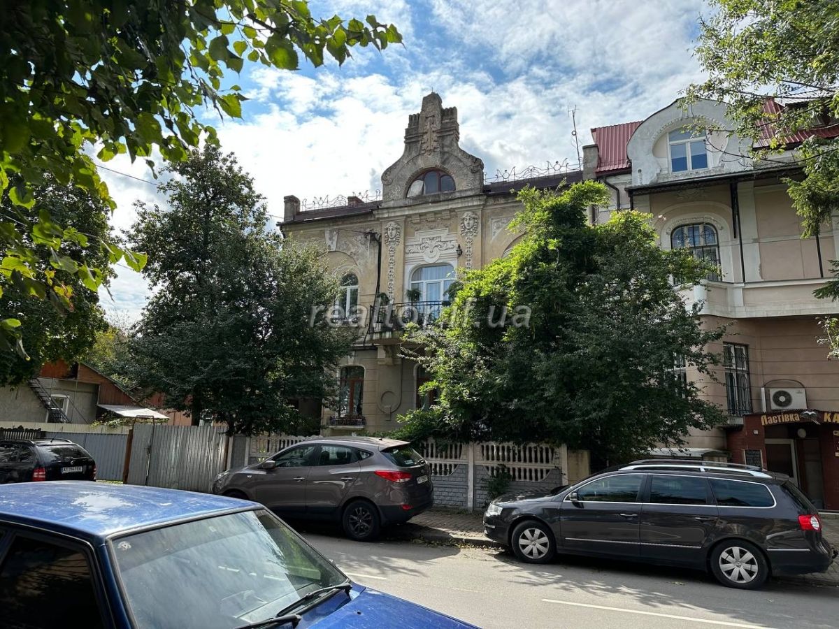 Prodazh_kvartyry_v_stani_syrtsya_v_istorychnomu_tsentri_Ivano-Frankivska_22629_2_1695208998.jpeg