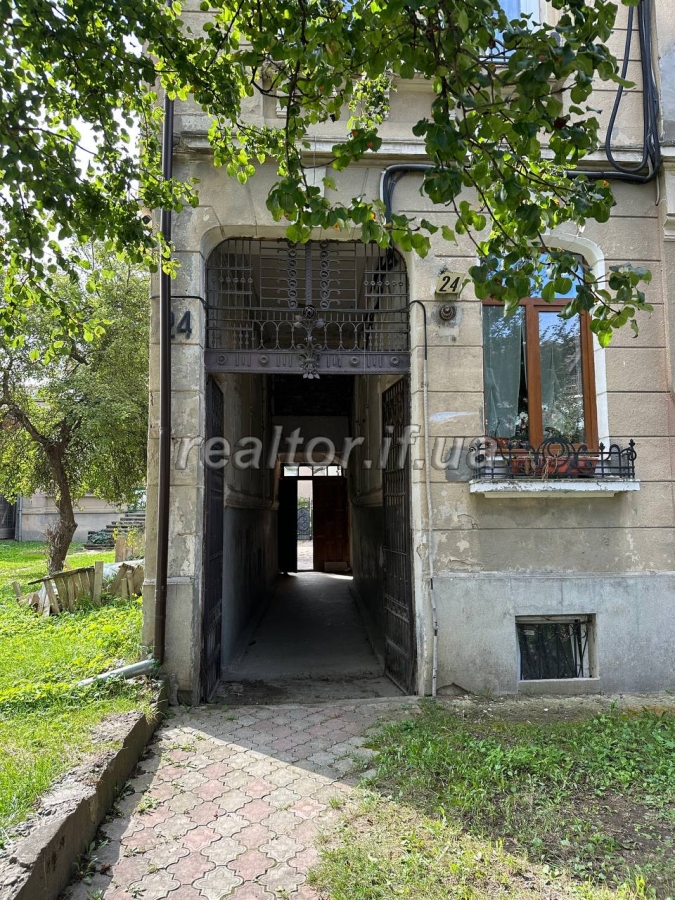 Prodazh_kvartyry_v_stani_syrtsya_v_istorychnomu_tsentri_Ivano-Frankivska_22629_4_1695208998.jpeg