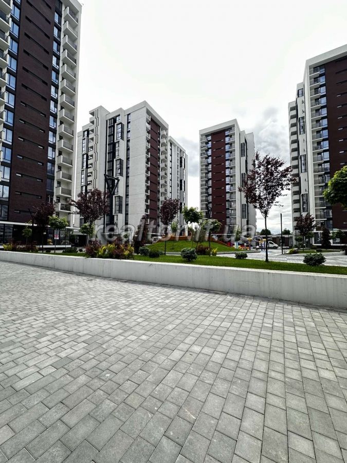 Prodazh_kvartyry_v_tsentralnii_chastyni_mista_poruch_z_miskym_ozerom_23726_0_1747916725.jpeg
