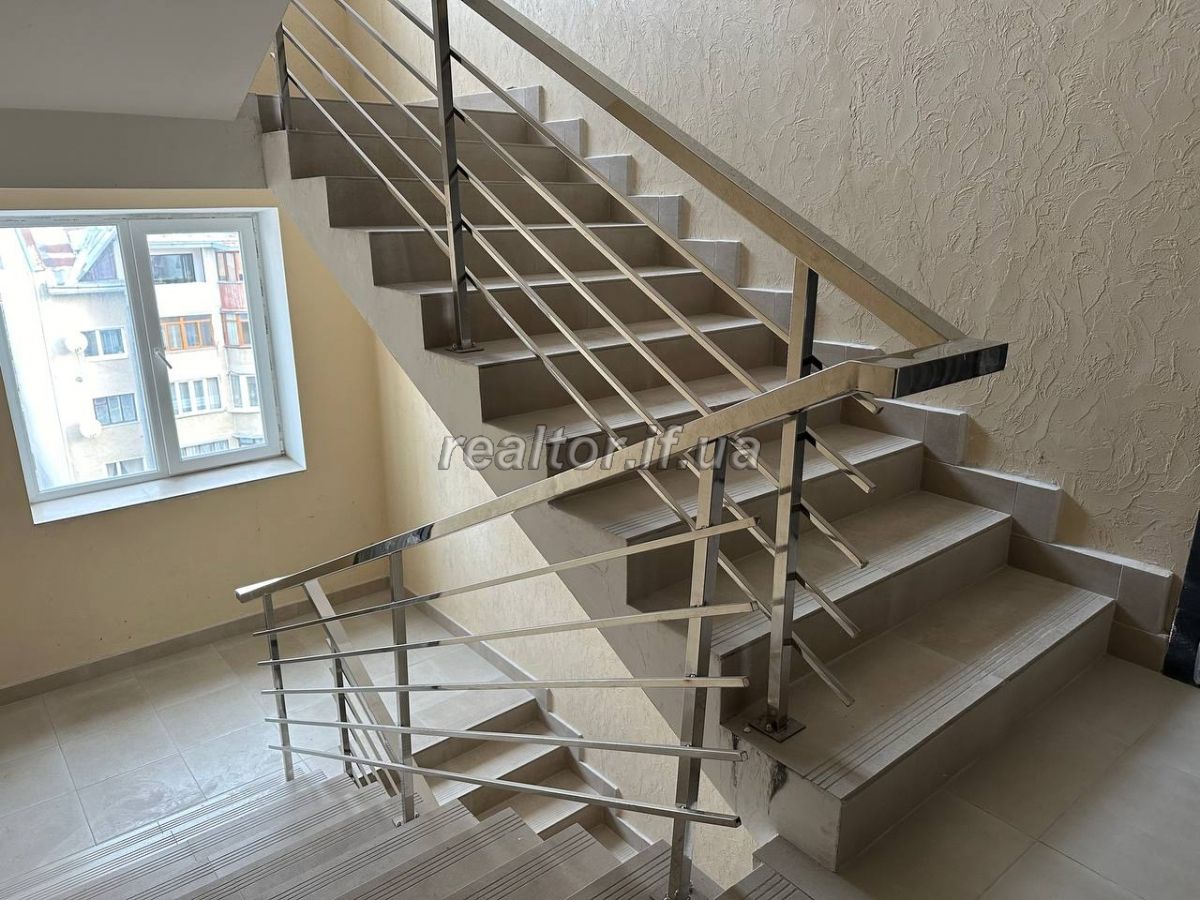 Prodazh_kvartyry_v_tsentri_Ivano-Frankivska_v_zdanomu_budynku_po_vulytsi_Volodymyra_Velykoho_22759_3_1701094127.jpeg