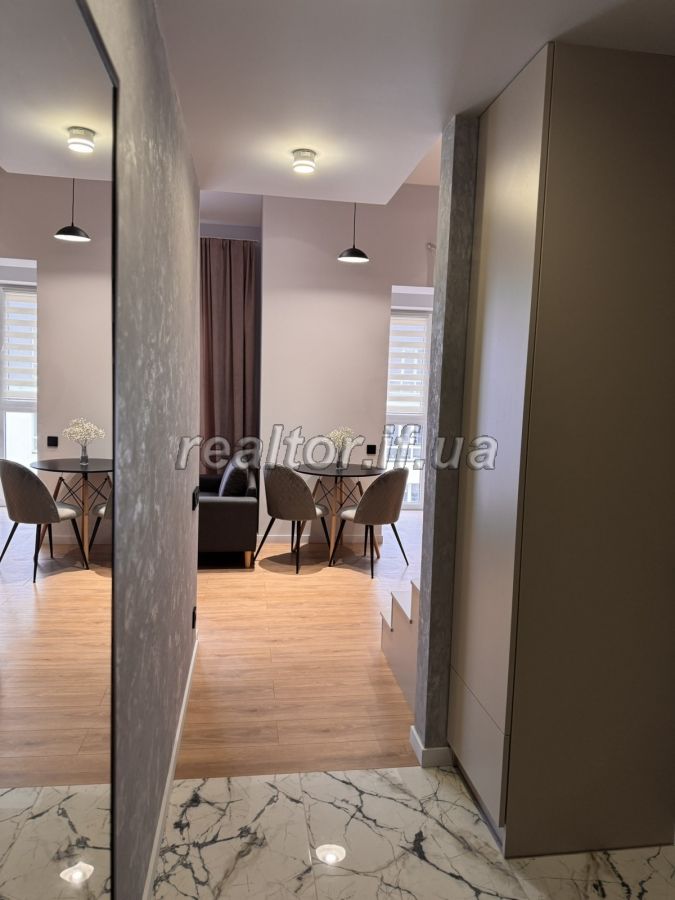 Wohnung zum Verkauf mit Renovierung und Möbeln in der Chornovola-Straße