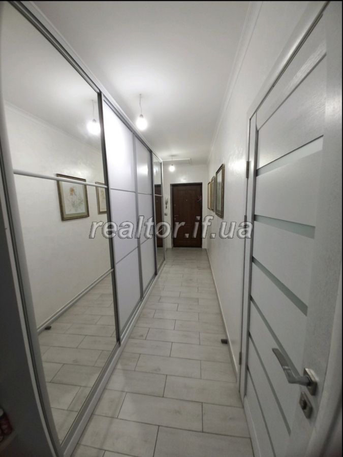 Prodazh_kvartyry_z_remontom_ta_meblyamy_poruch_torhovoho_tsentru_Arsen_23843_0_1748343751.jpeg