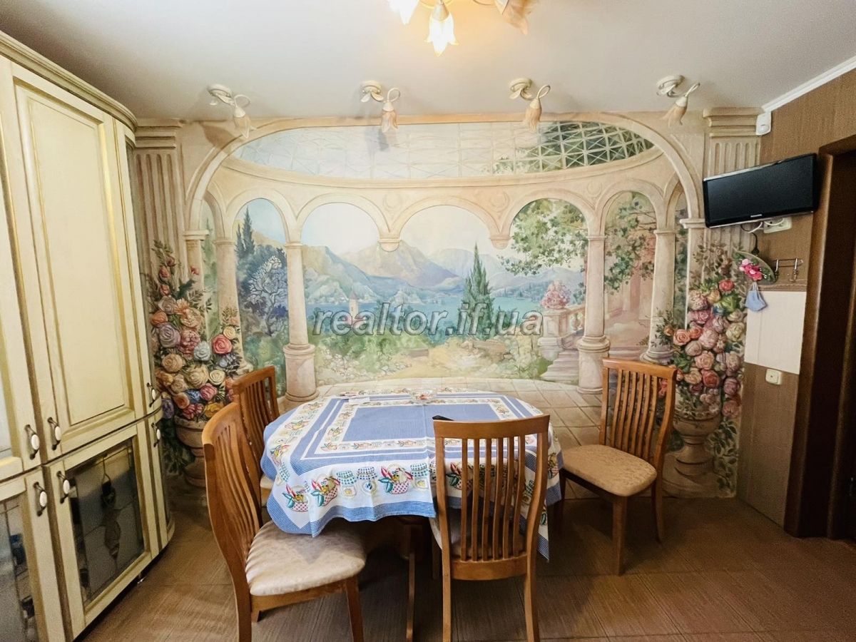 Prodazh_kvartyry_z_yakisnym_remontom_z_mozhlyvistyu_pid_komertsiyu_pry_tsentri_21424_10_1650538180.jpeg