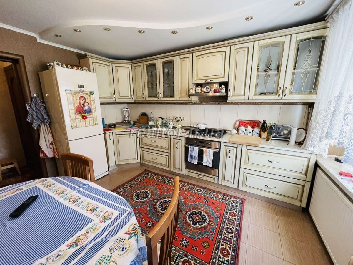 Prodazh_kvartyry_z_yakisnym_remontom_z_mozhlyvistyu_pid_komertsiyu_pry_tsentri_21424_6_1650538179.jpeg