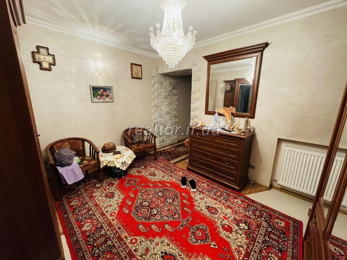 Prodazh_kvartyry_z_yakisnym_remontom_z_mozhlyvistyu_pid_komertsiyu_pry_tsentri_21424_7_1650538179.jpeg