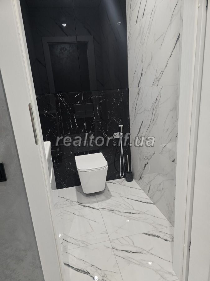 Prodazh_kvartyry_z_yevroremontom_ta_meblyamy_v_tsentri_mista_po_vulytsi_Melnyka_23779_2_1746781862.jpeg