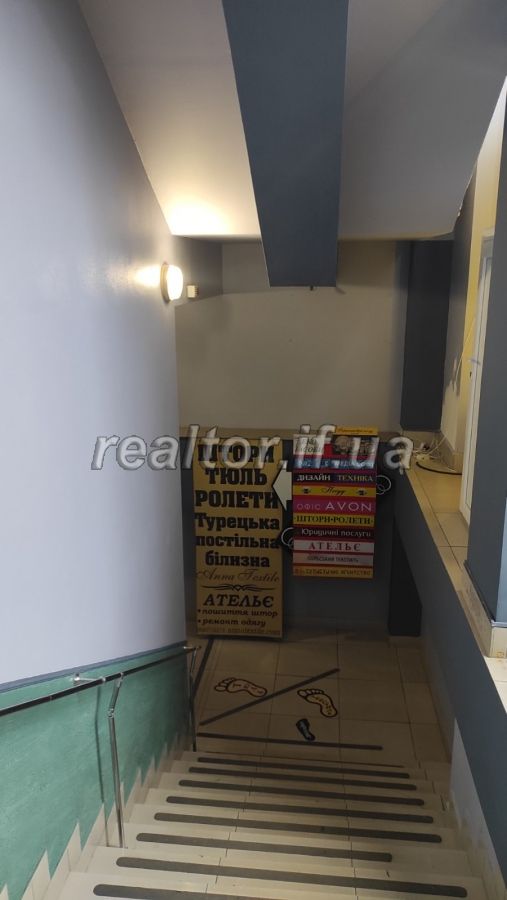 Prodazh_nevelykoho_prymishchennya_v_tsentri_mista_po_vulytsi_Nezalezhnosti_22174_1_1674645266.jpeg