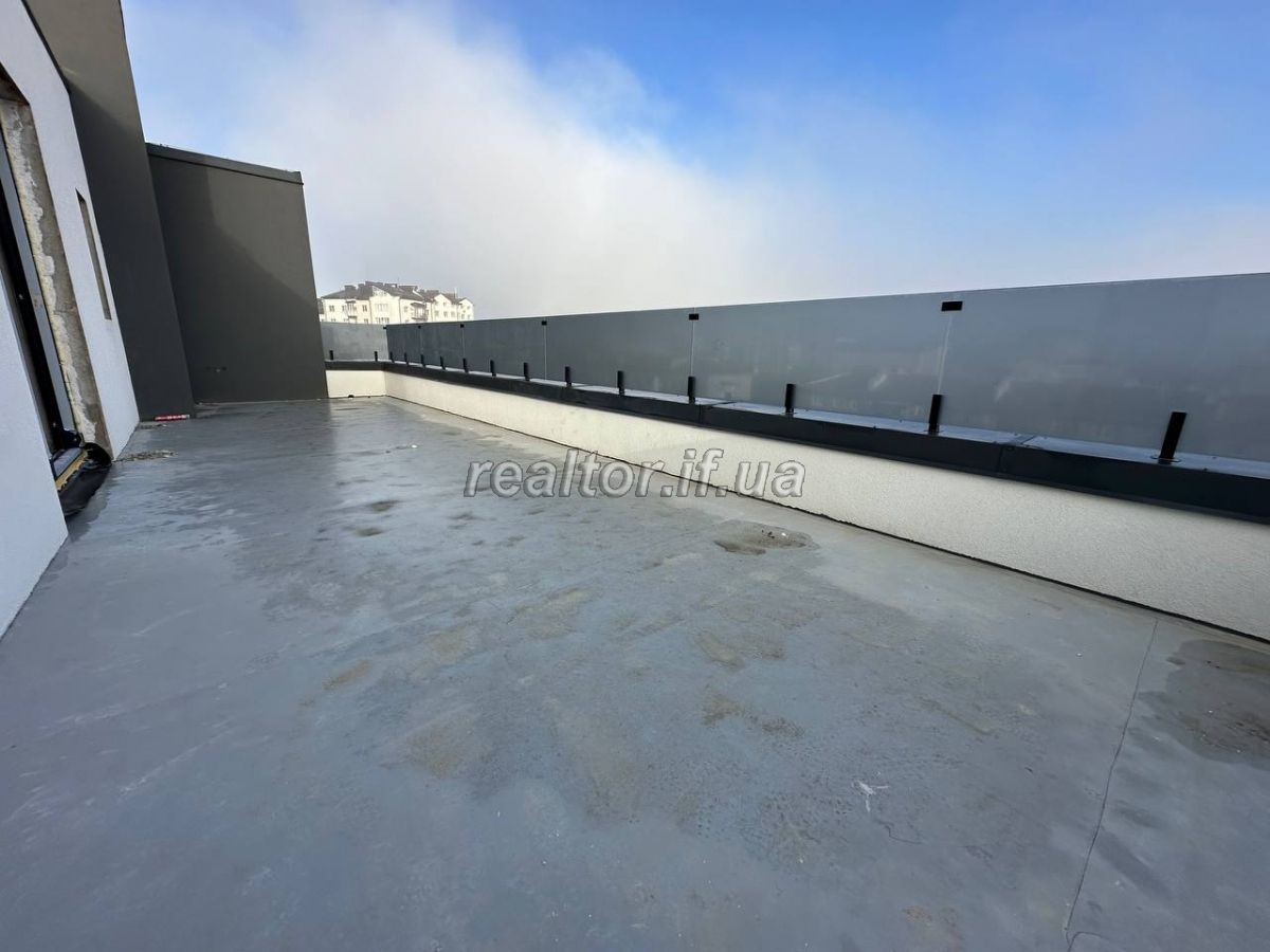 Penthouse zum Verkauf mit eigener Terrasse von 42 qm. im Zentrum von Iwano-Frankiwsk