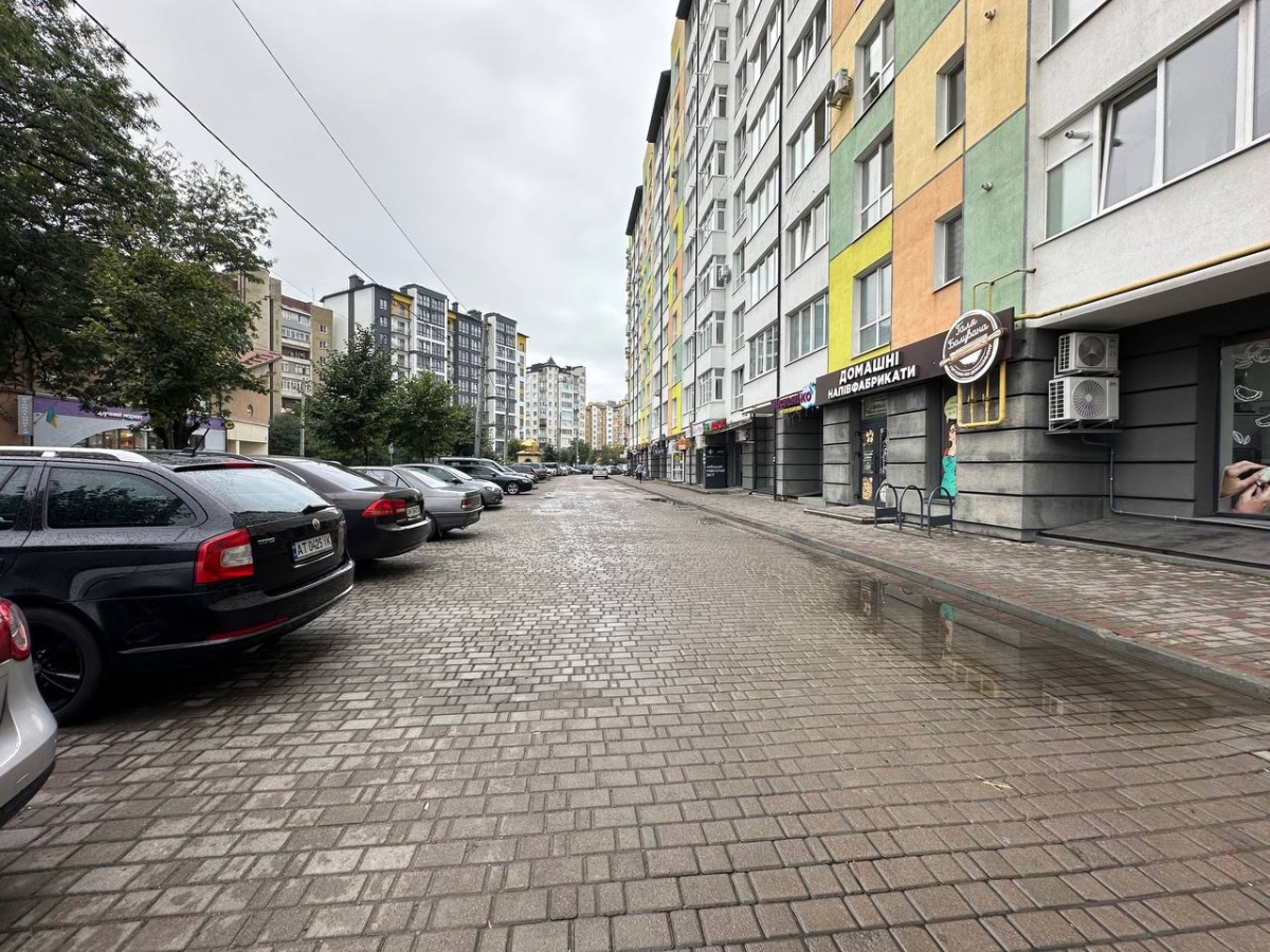 Prodazh_pidvalnoho_prymishchennya_v_obzhytomu_mikroraioni_z_velykoyu_prokhidnistyu_24024_2_1757922036.jpeg