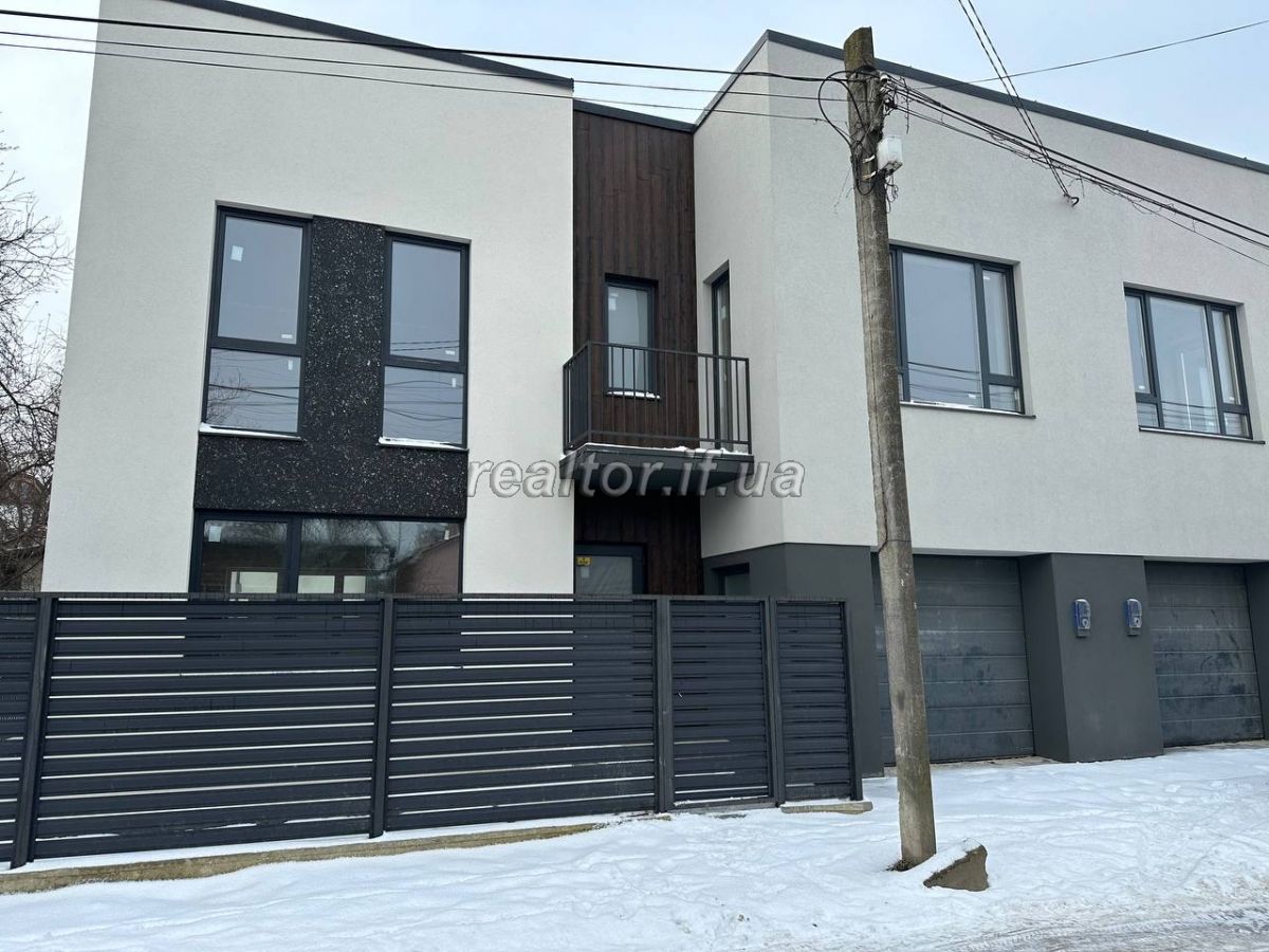 Продажа полуособняка – дуплекса в районе Майзли с городскими коммуникациями