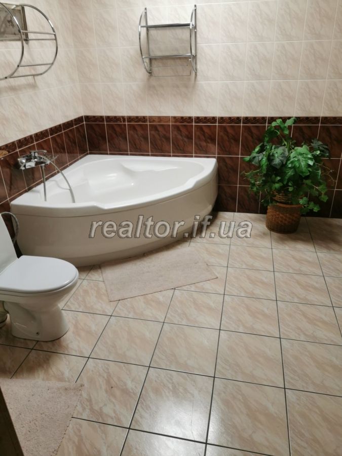 Prodazh_prostoroyi_dvorivnevoyi_kvartyry_z_remontom_po_vulytsi_Ukrayinskoyi_Dyviziyi_23808_17_1747649064.jpeg