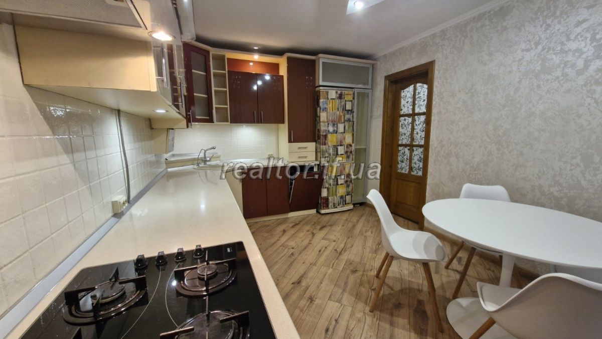 Prodazh_prostoroyi_kvartyry_z_meblyamy_ta_tekhnikoyu_po_vulytsi_Pasichna_23722_10_1745401013.jpeg