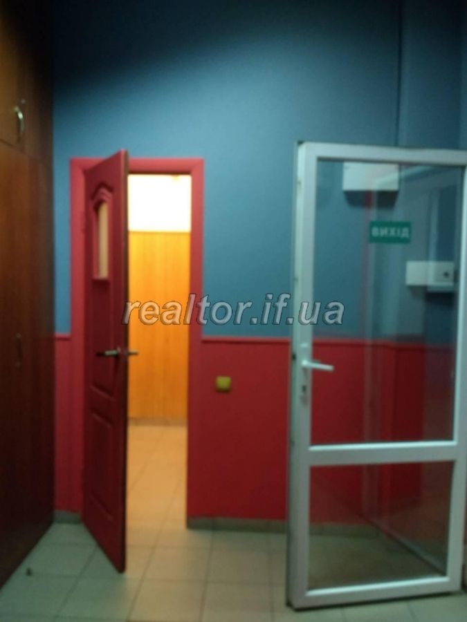 Prodazh_prymishchennya_po_vul_Molodizhnii_14288_5_1512822421.jpg