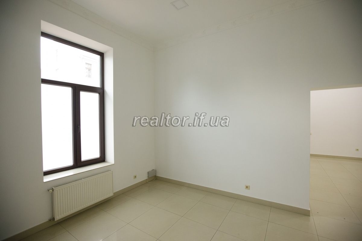 Prodazh_prymishchennya_v_tsentri_Ivano-Frankivska_po_vulytsi_Shopena_-_pershyi_poverkh__18448_3_1625841405.jpeg