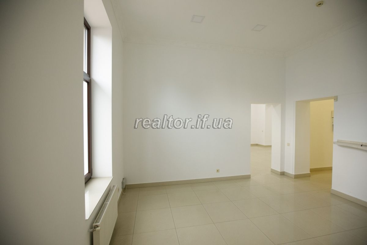 Prodazh_prymishchennya_v_tsentri_Ivano-Frankivska_po_vulytsi_Shopena_-_pershyi_poverkh__18448_5_1625841406.jpeg