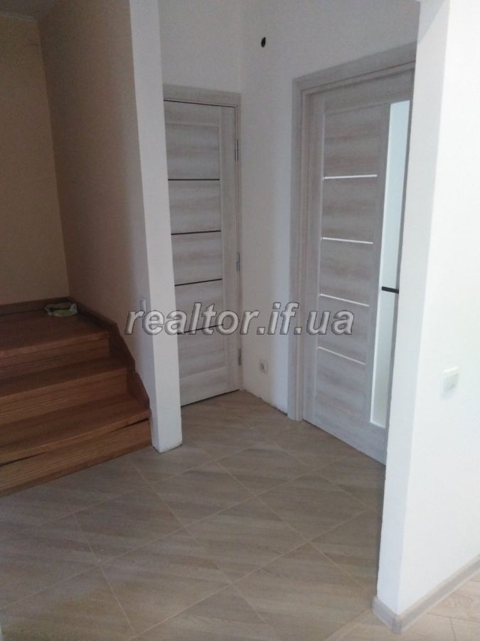 Prodazh_taunkhauzu_z_remontom_v_mistechku_Zakhidnyi_po_Kalushskomu_shose_21773_0_1660142556.jpeg