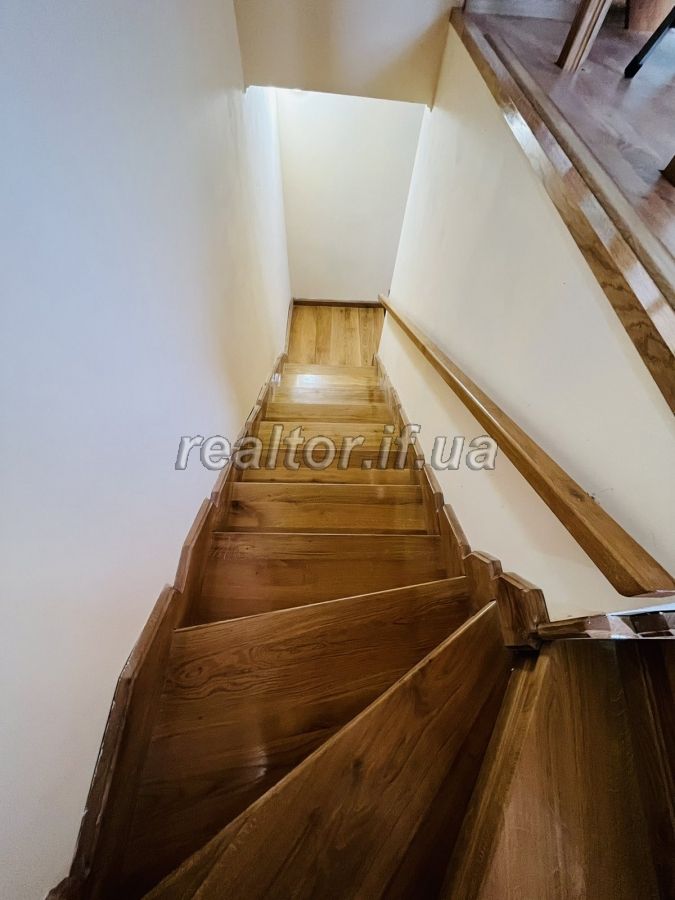 Prodazh_taunkhauzu_z_remontom_v_mistechku_Zakhidnyi_po_Kalushskomu_shose_21773_18_1660064258.jpeg