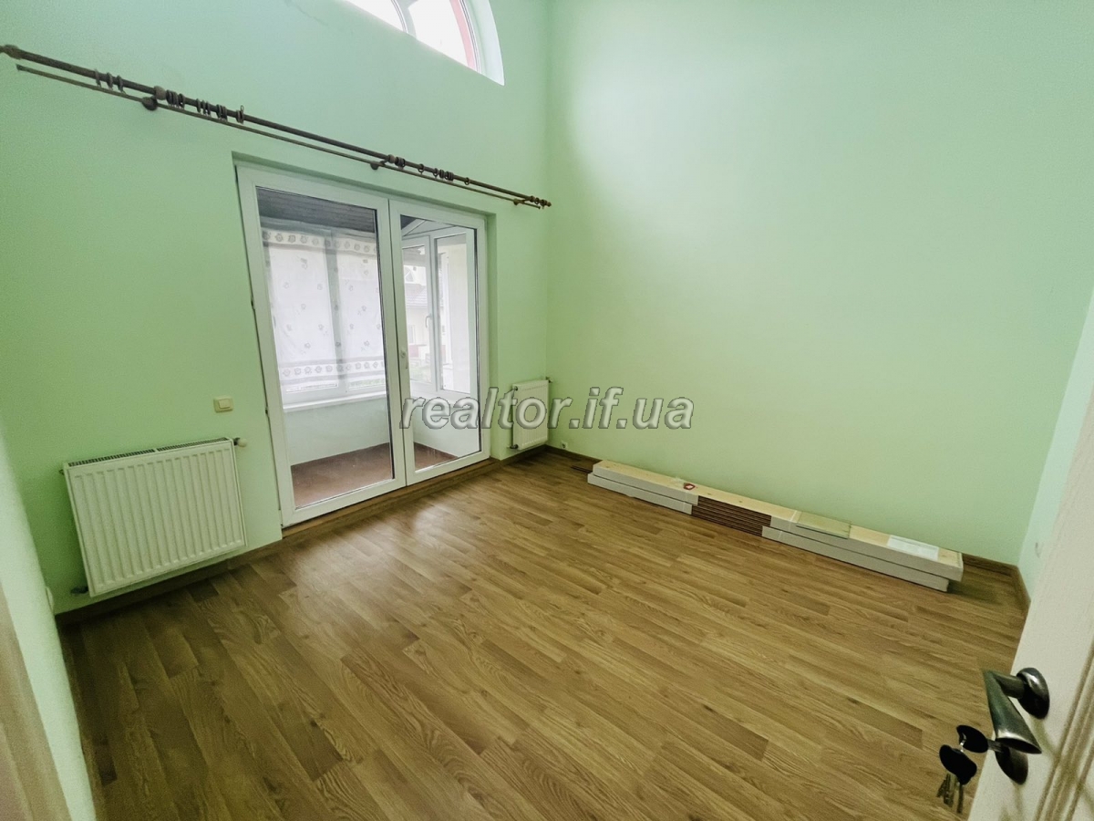 Prodazh_taunkhauzu_z_remontom_v_mistechku_Zakhidnyi_po_Kalushskomu_shose_21773_20_1660064259.jpeg