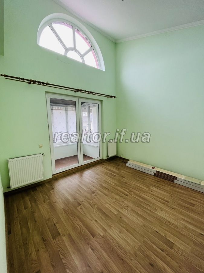 Prodazh_taunkhauzu_z_remontom_v_mistechku_Zakhidnyi_po_Kalushskomu_shose_21773_21_1660064259.jpeg