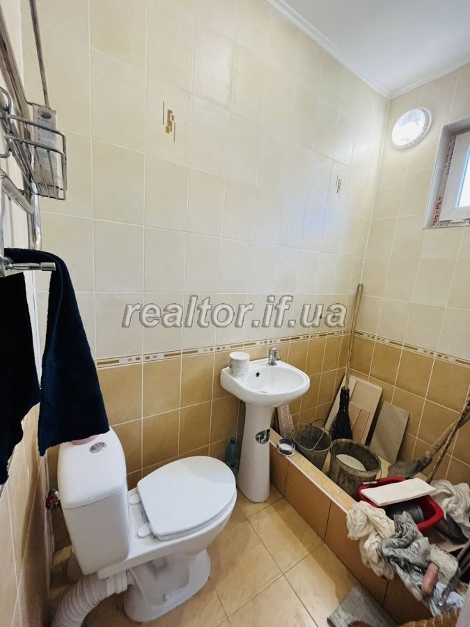 Prodazh_taunkhauzu_z_remontom_v_mistechku_Zakhidnyi_po_Kalushskomu_shose_21773_6_1660064255.jpeg