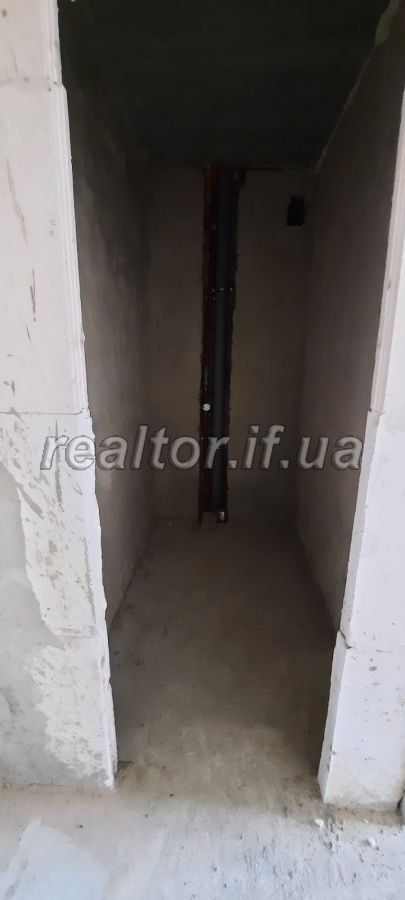 Prodazh_trykimnatnoyi_kvartyry_velykoyi_ploshchi_v_tsentri_mista_z_chudovym_krayevydom_na_misto_ta_hory_20451_1_1625582583.jpeg