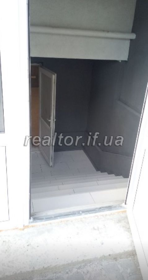 Prodazh_tsokolnoho_prymishchennya_z_remontom_po_vulytsi_Yabluneva_20649_1_1630055712.jpeg