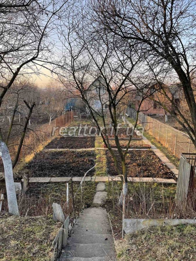 Sale of land with a country house in the garden society on the street Embankment