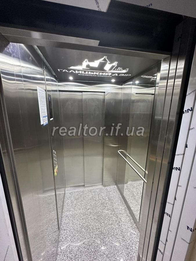 Prostora_i_svitla_kvartyra_v_samomu_tsentri_mista_23002_8_1714479260.jpeg