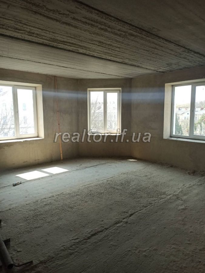 Prostora_kvartyra_v_tsentri_mista_20136_4_1619102322.jpeg