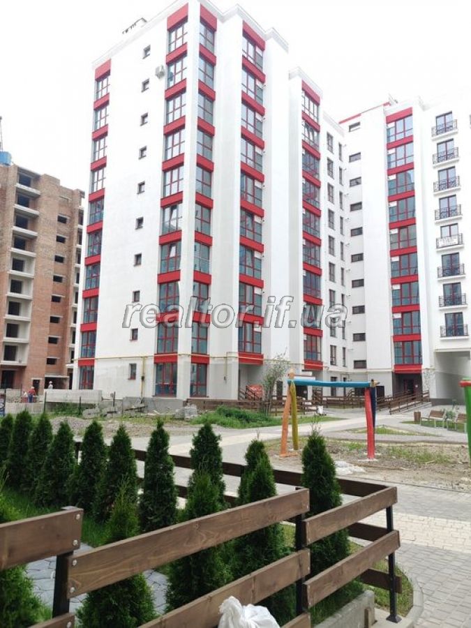 Prostora_trokhkimnatna_kvartyra_v_zdanomu_budynku_ZhK_Mistechko_Kozatske_vid_yakisnoho_zabudovnyka_Vertykal_20575_1_1628063780.jpeg
