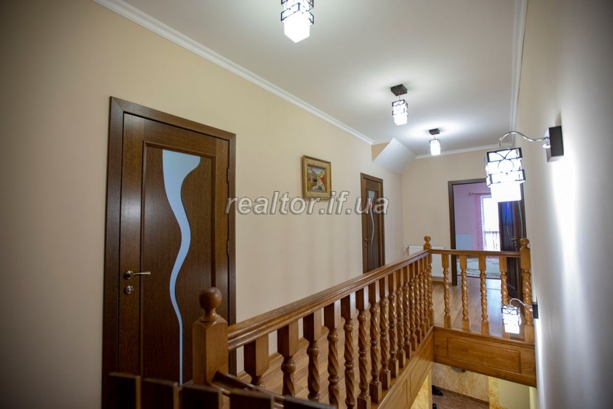 Prostoryi_dvopoverkhovyi_budynok_vidobrazyt_vashu_indyvidualnist_16188_16_1553682497.jpg