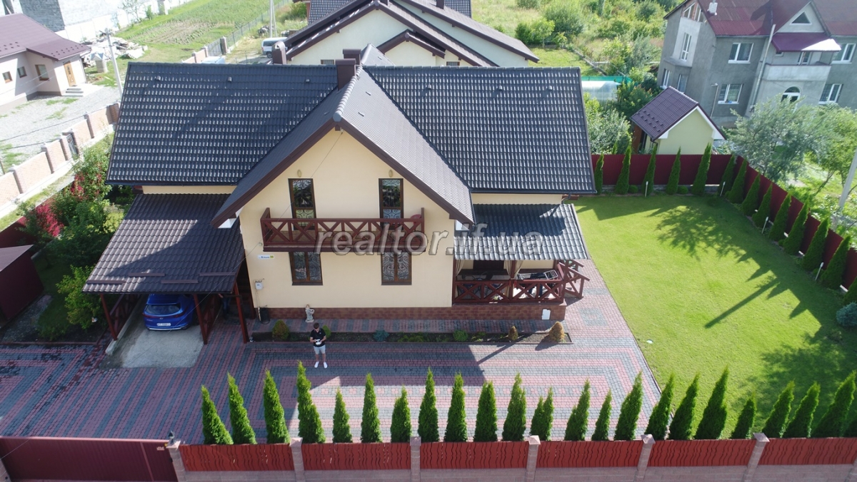 Prostoryi_dvopoverkhovyi_budynok_vidobrazyt_vashu_indyvidualnist_16188_3_1562877079.jpg