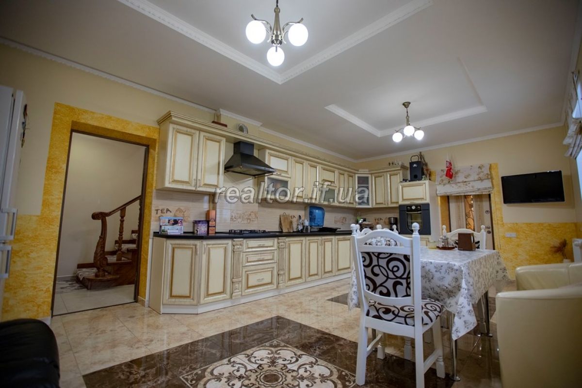 Prostoryi_dvopoverkhovyi_budynok_vidobrazyt_vashu_indyvidualnist_16188_6_1553682494.jpg