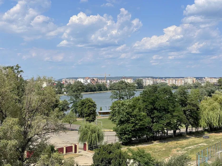 Shykarna_kvartyra_z_terasoyu_na_berezi_miskoho_ozera_v_elitnii_novobudovi__21697_16_1657958111.webp