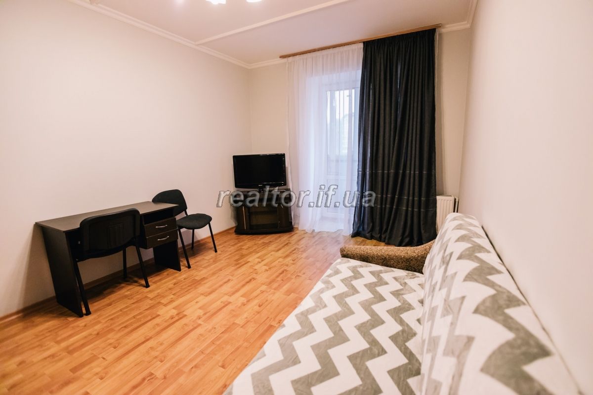 Suchasna_1_kimnatna_kvartyra_z_meblyamy_ta_tekhnikoyu_pereplanovana_na_2_kimnatnu_v_Pasichnii_16771_3_1569649335.jpg