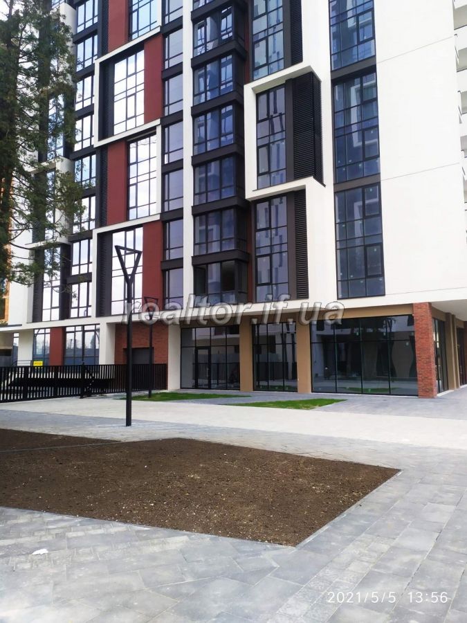 Терміновий продаж квартири з видом на озеро у зданій новобудові
