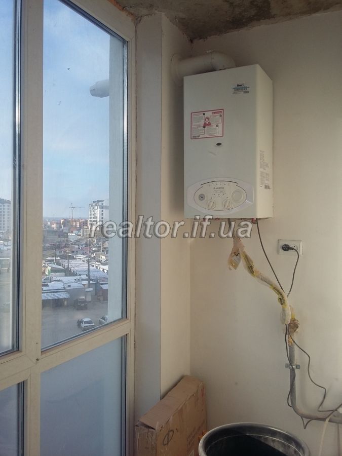 Trykimnatna_kvartyra_iz_70_vidsotkamy__remontu_v_zdanii_novobudovi_poruch_iz_torhovym_tsentrom_Arsen_14480_8_1518090433.jpg