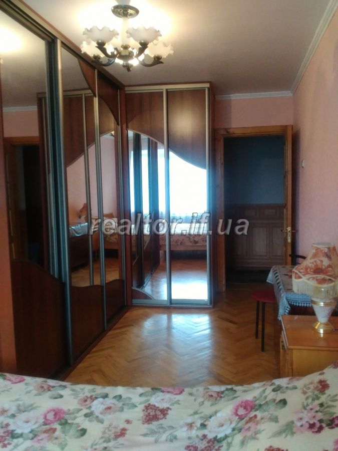 Zdam_2-kh_kimnatnu_kvartyru_v_tsentri_Ivano-Frankivska_13584_7_1500836900.jpg