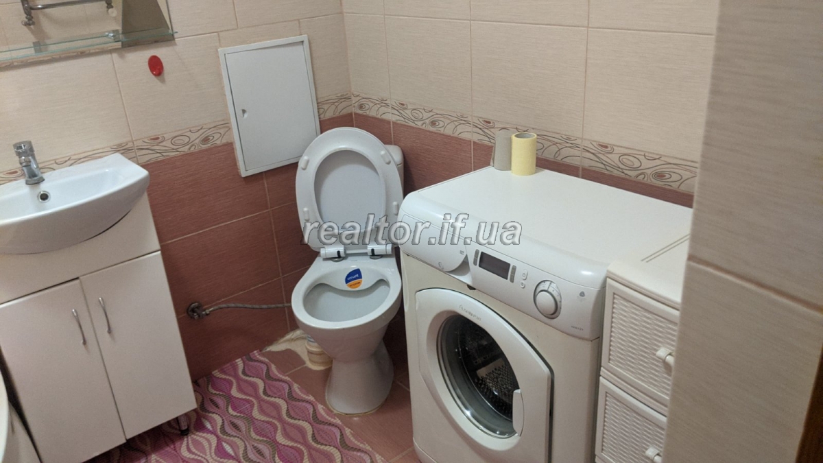 Zdam_dvokimnatnu_kvartyru_v_tsentri_mista_na_vulytsi_Volodymyra_Velykoho_20678_1_1630675637.jpeg