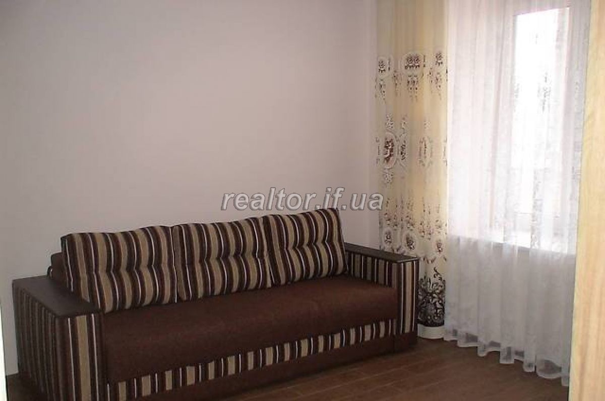 Zdam_dvokimnatnu_kvartyru_v_tsentri_na_vulytsi_Sichovykh_Striltsiv_15276_2_1535972132.jpg