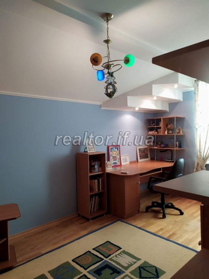 Zdam_harnu_prostoru_kvartyru_z_okremymy_kimnatamy_na_dovhotryvalyi_termin_16937_13_1568109013.jpg