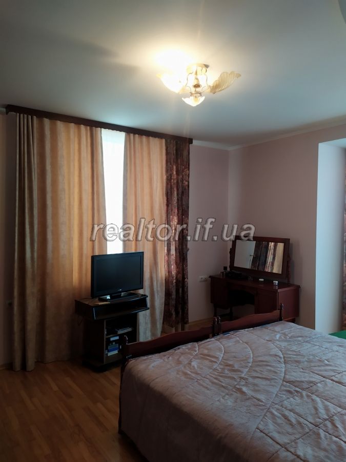 Zdam_harnu_prostoru_kvartyru_z_okremymy_kimnatamy_na_dovhotryvalyi_termin_16937_15_1568109014.jpg