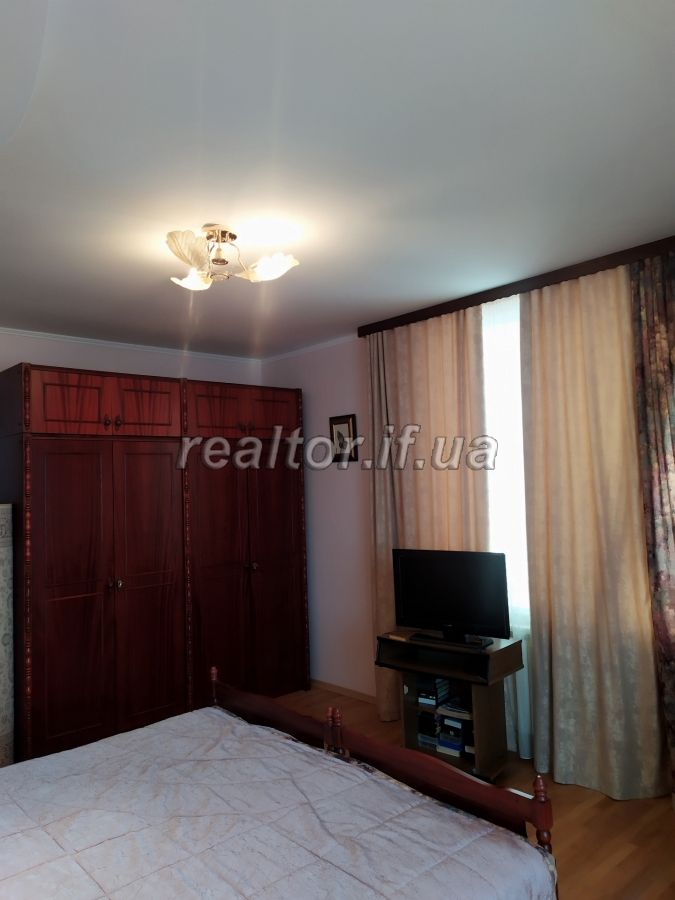 Zdam_harnu_prostoru_kvartyru_z_okremymy_kimnatamy_na_dovhotryvalyi_termin_16937_16_1568109014.jpg